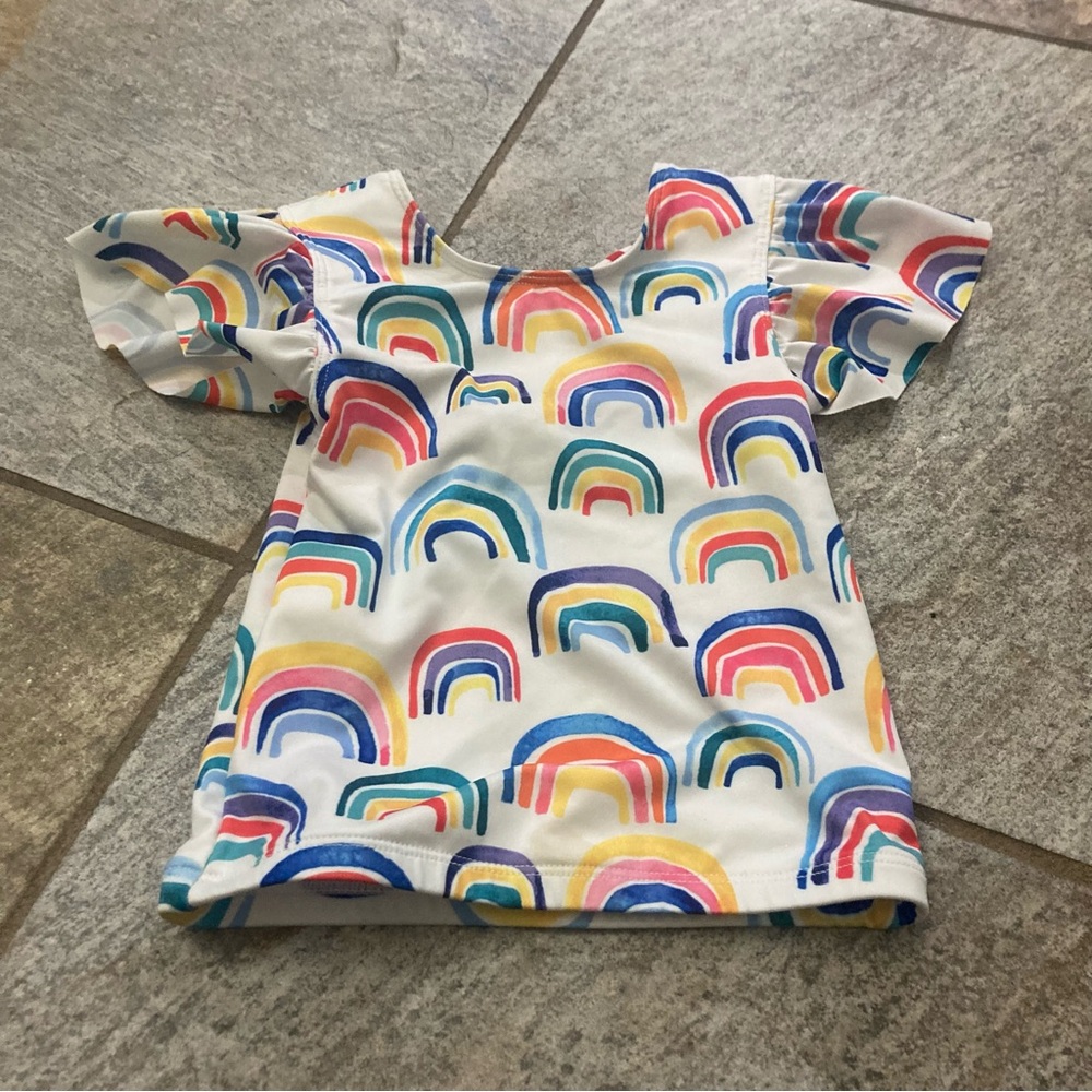 Harper Canyon rainbow short sleeve rash guard swim top in size 3 GUC Preowned